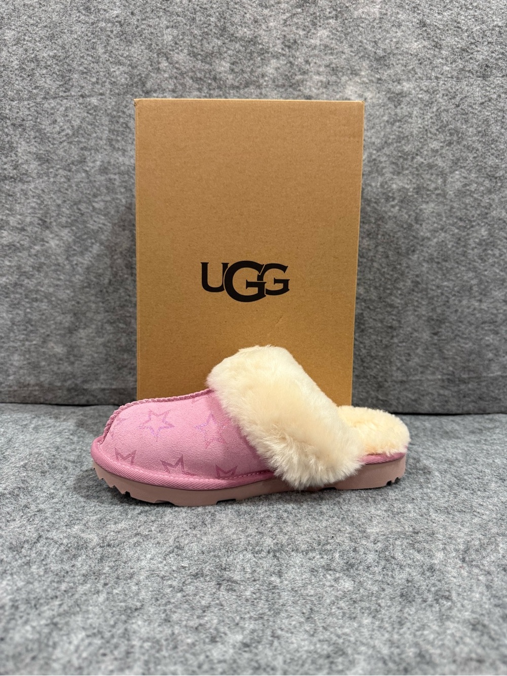 UGG Kids K Cozy II  Iridenscent starts slipper-pink/cream size 3Y (youth )